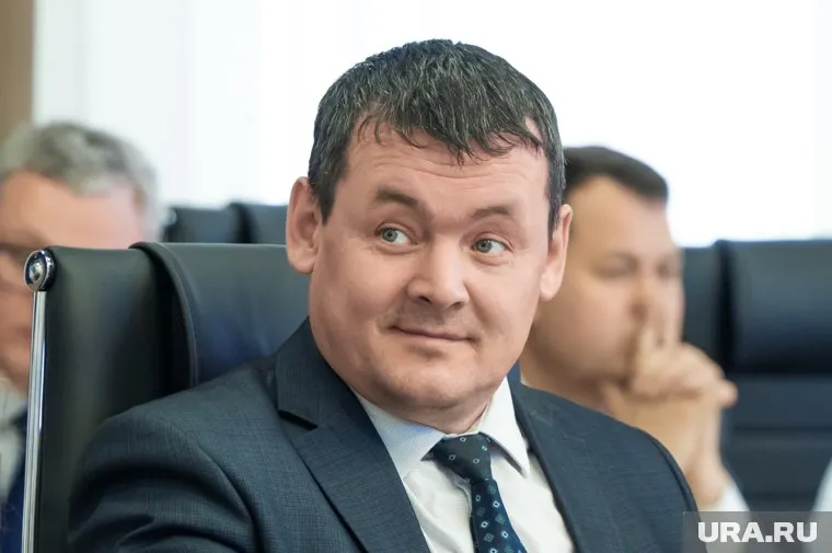 Депутаты в Юсьвинском округе повысили оклады Николаю Никулину и его подчиненным