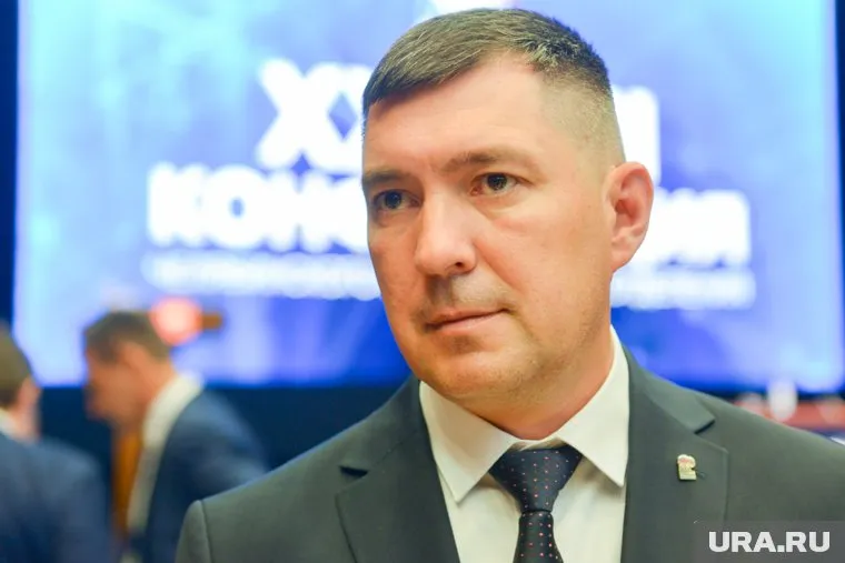 Сам Денис Моисеев находится в продолжительной командировке в Херсонской области