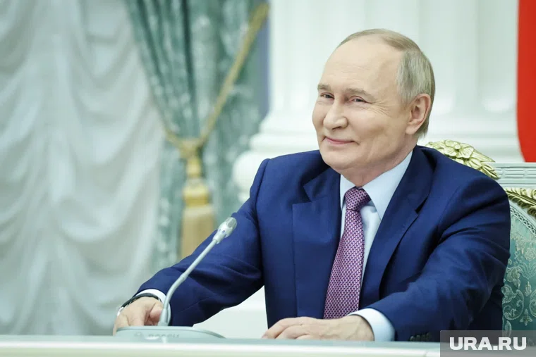 Путин пошутил на совещании