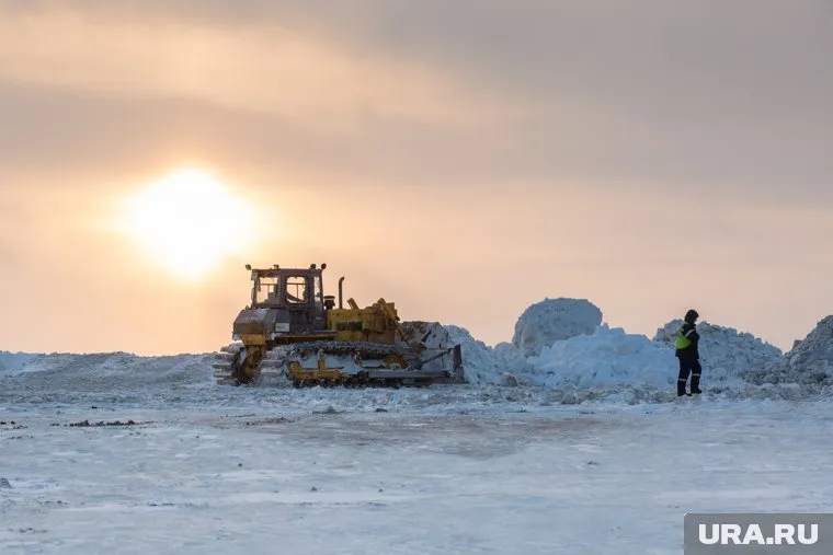 По документам, снег в Алапаевске убирают в августе