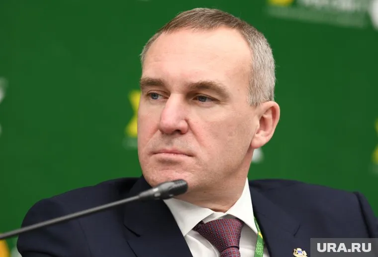 Губернатор ХМАО Руслан Кухарук принял участие в дискуссии о развитии регионов  на ПМЭФ-2025