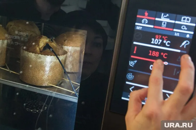 В состав «дубайского» кулича вошли фисташки, шоколад и тесто катаифи