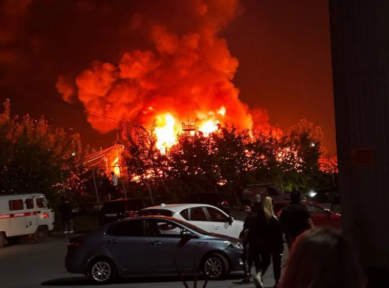 Пожарные устранили угрозу распространения огня