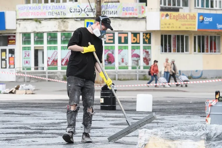 Покрас Лампас на площади Первой пятилетки, Стенограффия-2019. Екатеринбург