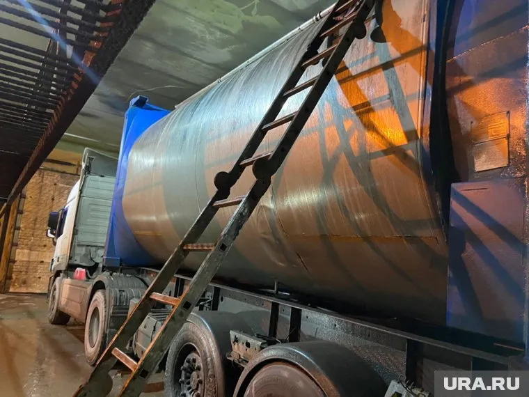 Рабочие угорели в автоцистерне