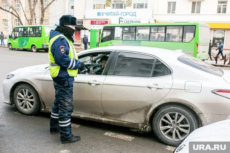 Для продолжения движения нужно, чтобы водителю привезли права