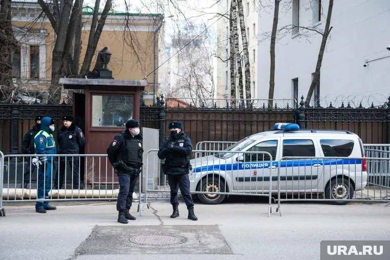 Для регулирования этого вопроса ранее была создана Венская конвенция о дипломатических сношениях