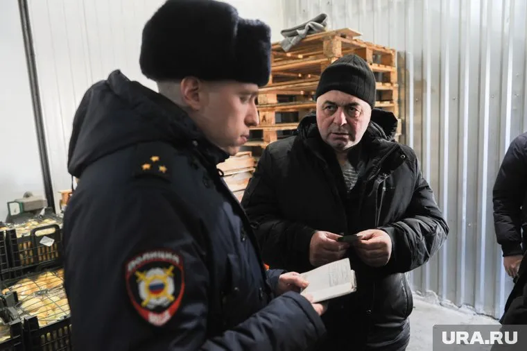 Более двух тысяч полицейских провели масштабные рейды