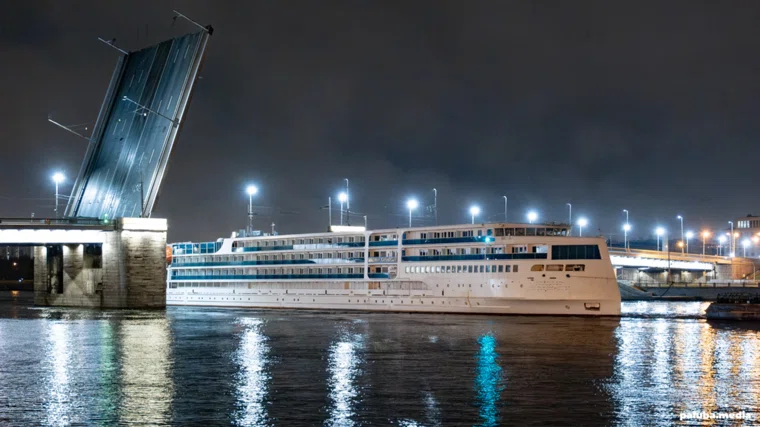 Судно построено с учетом мировых стандартов безопасности и комфорта