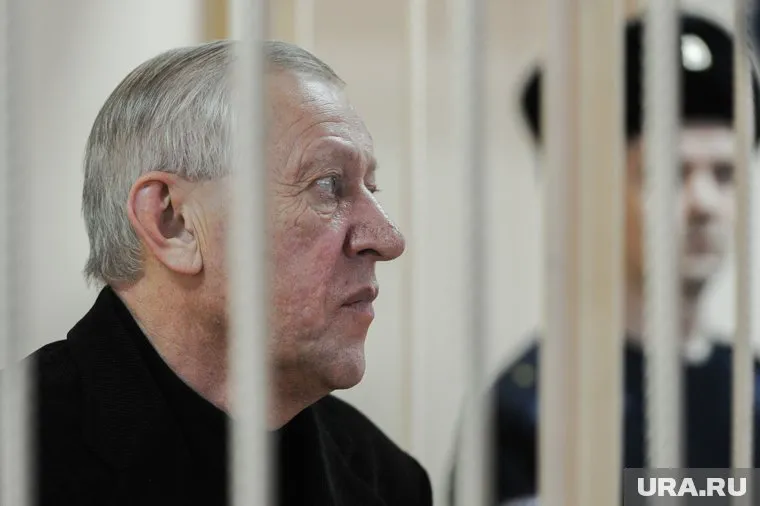 Сейчас Евгений Тефтелев ждет окончания следствия в своей магнитогорской квартире