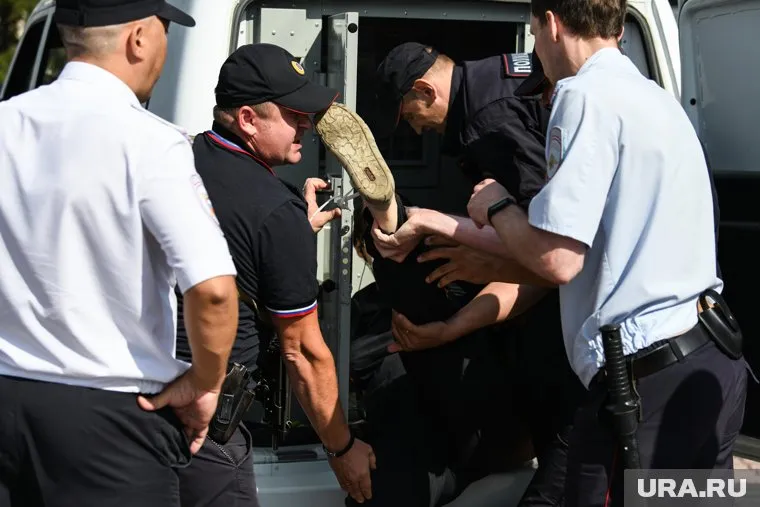 В Каменске-Уральском задержали подозреваемых в избиении девушки