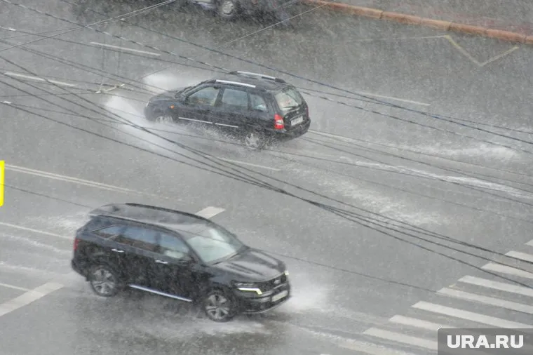 Челябинцев просят отказаться от поездок до конца июля из-за ливней