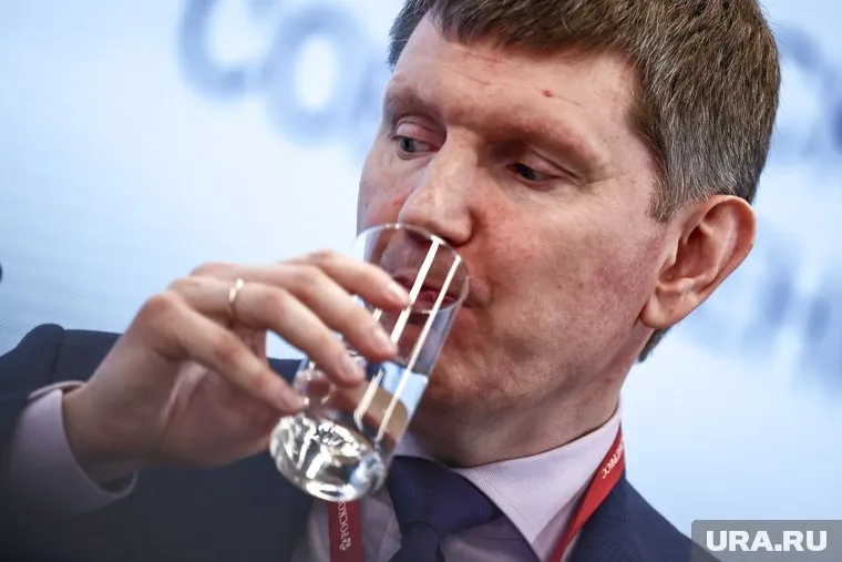 Из средств фонда экс-губернатору Решетникову, кроме обедов и ужинов, оплачивали сигареты и алкоголь