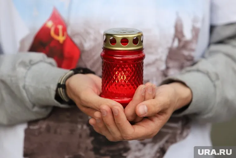 В Новом Уренгое зажгли свечи в День Победы