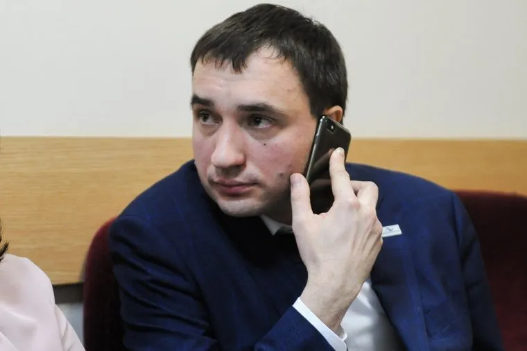 Суд между омбудсменом Шарпиловым и его женой из-за детей. Челябинск