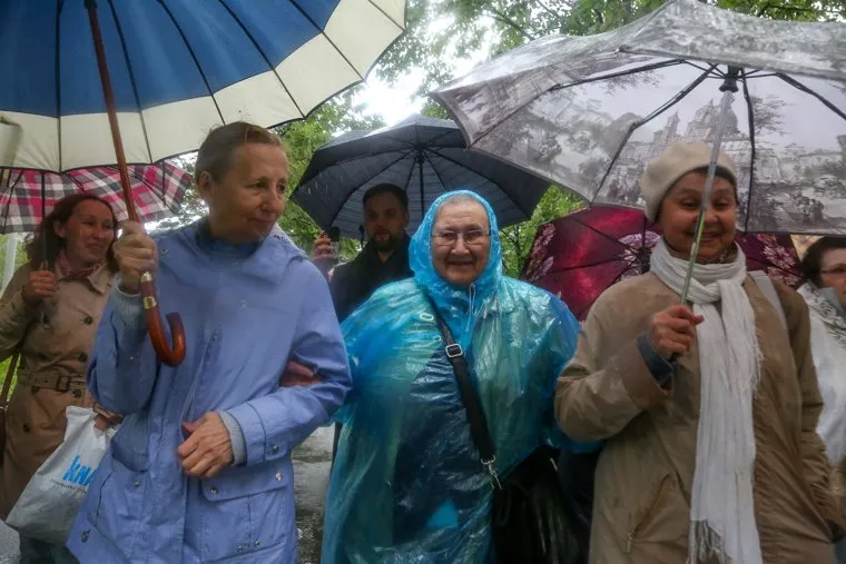 Несогласованный пикет Ивана Волкова в сквере. Екатеринбург