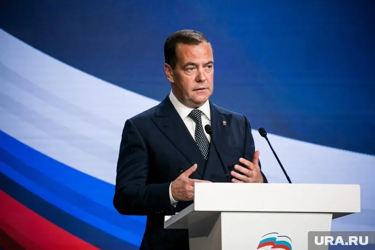 Дмитрий Медведев заявил, что в РФ модернизируют вооружение из-за западной техники на Украине
