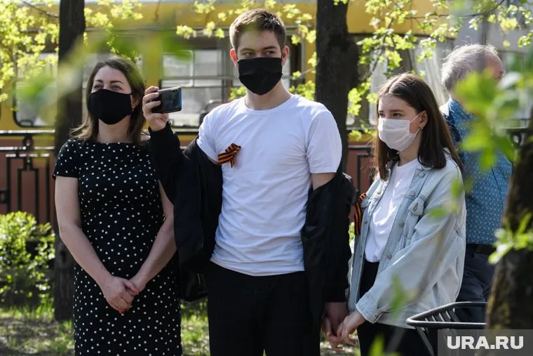 Врачи уверены — масочный режим в общественных местах отменять рано