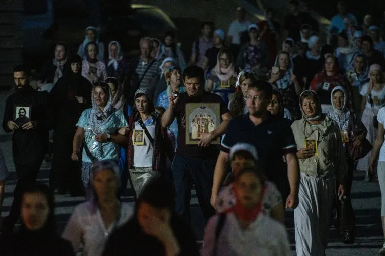 Крестный ход в Среднеуральском женском монастыре. Екатеринбург