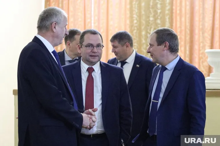 Экс-мэр Катайска Глеб Морозов (в центре) станет советником главы администрации