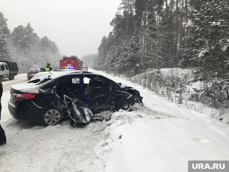 Выжившие оказались заблокированы в машинах