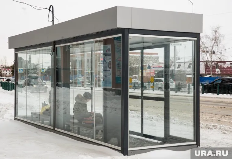 Новые автобусные остановки в Нефтеюганске разбили вандалы