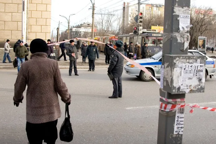 Взрывное устройство
Курган
остановка у Куйбышева 75
22.11.2013г