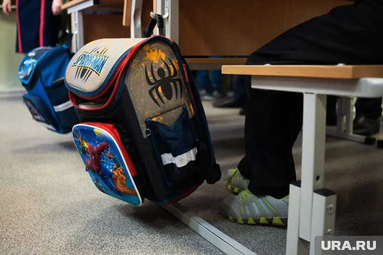 Учительница обнаружила нож в рюкзаке ребенка