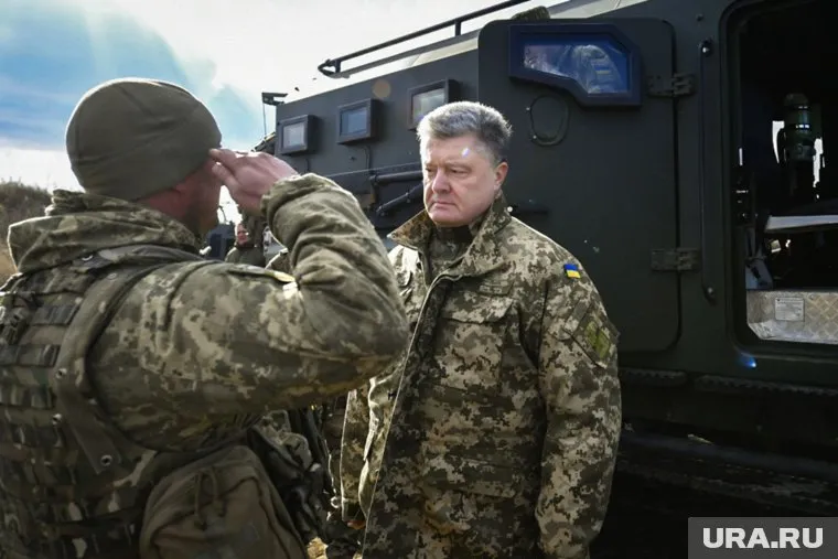 Сын Петра Порошенко* (на фото) Алексей Порошенко объявлен в розыск на Украине за неявку в военкомат по повестке