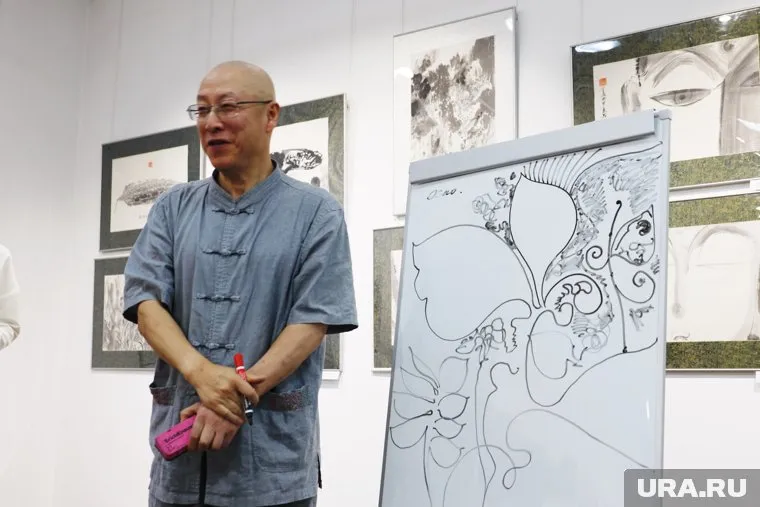 Китайский художник приехал в Курган на фестиваль акварельной живописи