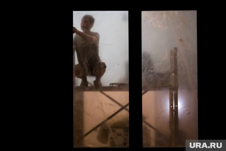 На улицах Тюмени появились стихийные рынки, на которых мигранты продают собственные вещи