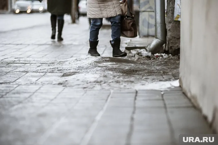 Ситуация на дорогах усугубилась после аномальных ледяных дождей в начале декабря