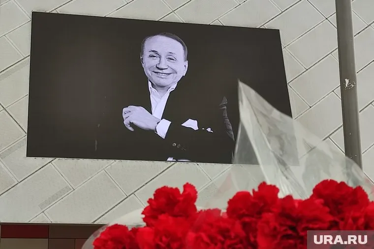 В Москве проходит церемония прощания с Александром Масляковым