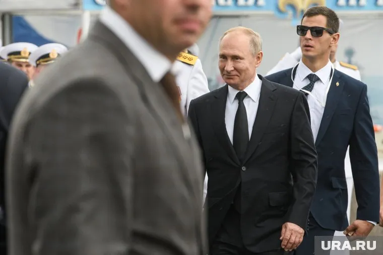 Владимир Путин разговаривал с украинским коллегой около 15 минут