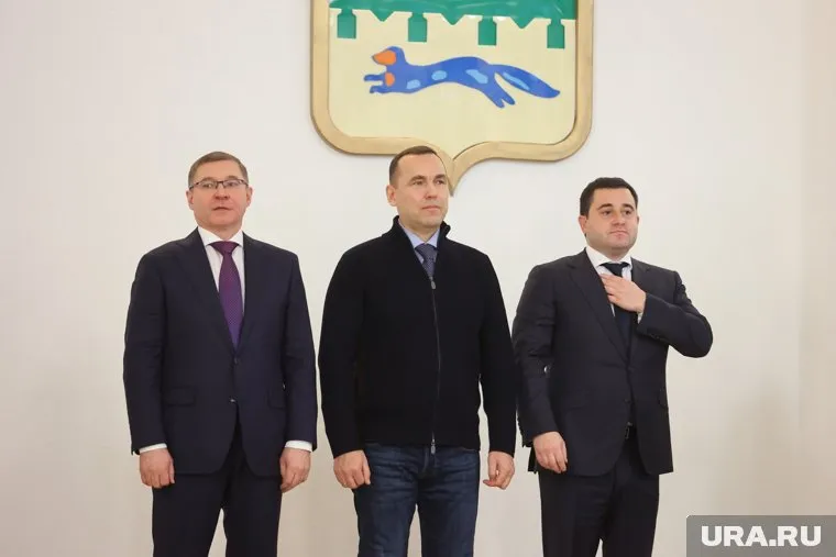 Полпред УрФО Якушев (cлева) и замминистра ЖКХ Стасишин (справа) работают 16 декабря в Кургане