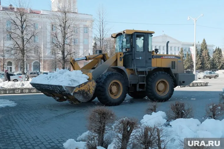 В Кургане объявлен электронный аукцион на вывоз снега (архивное фото)