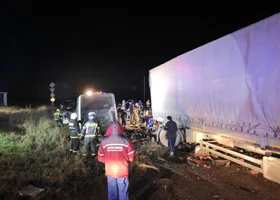 Кунгурские спасатели поблагодарили мужчин, которые помогали пострадавшим в ДТП