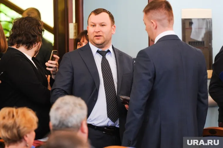 Автором жалобы стал общественник Александр Лебедев (в центре)