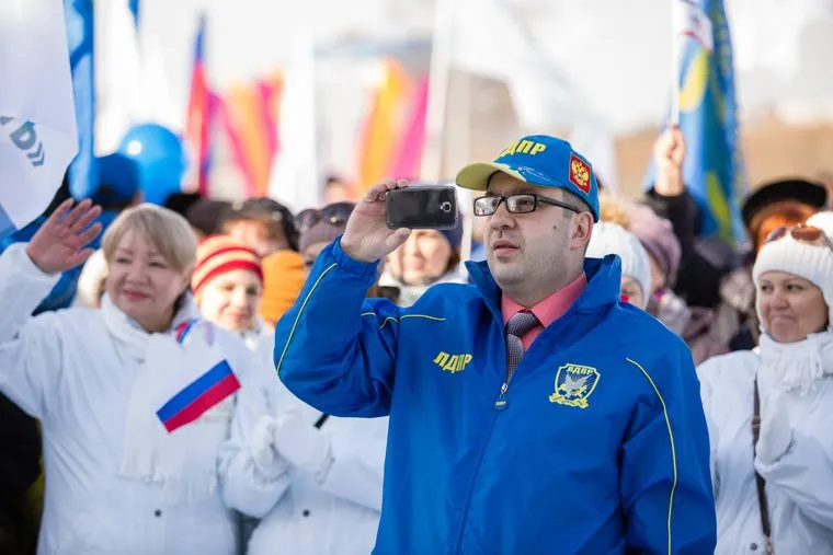 Митинг посвященный присоединению Крым к России. Сургут