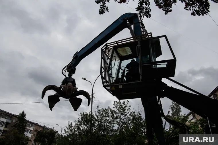 Спасатели ищут людей, которые могут оставаться под завалами