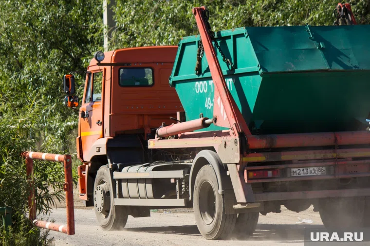 Водитель не заметил пенсионерку, когда сдавал назад