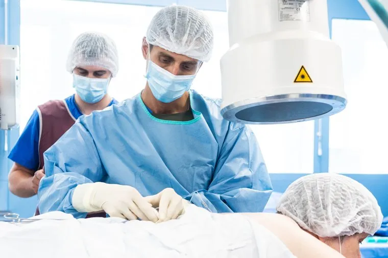 Операция по вживлению в позвоночник постоянного нейростимулятора. Екатеринбург