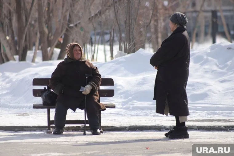 С заявлением о выплате средств пенсионных накоплений следует обращаться в Пенсионный фонд России, либо негосударственный пенсионный фонд