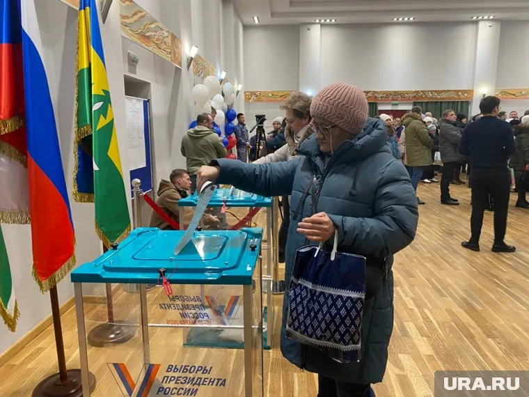 Жители Ханты-Мансийска активно голосуют на выборах президента РФ