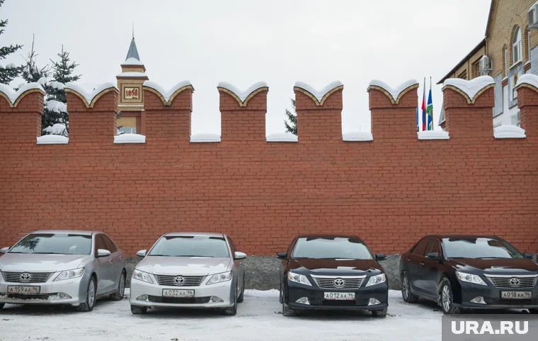 Автопарк представительства ЯНАО в Москве представлен минимум 19 машинами