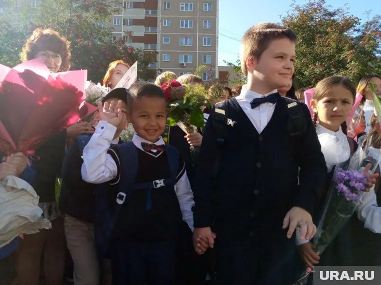 В школе учатся ребята разных национальностей и живут дружно