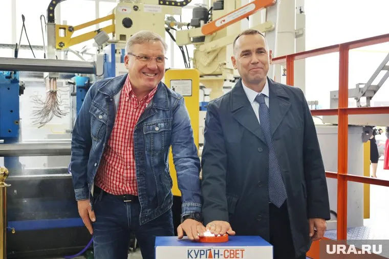 Алексей Бобров (слева) и Вадим Шумков запустили новый цех