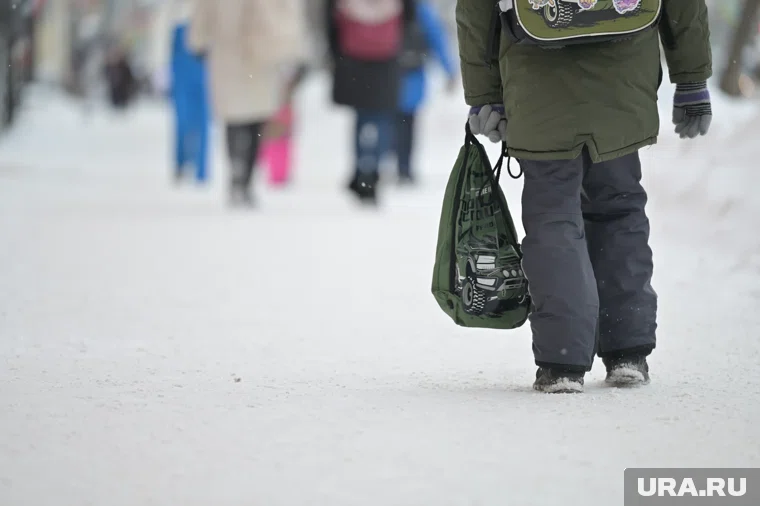 Во многих городах Югры отменены занятия для школьников первой смены