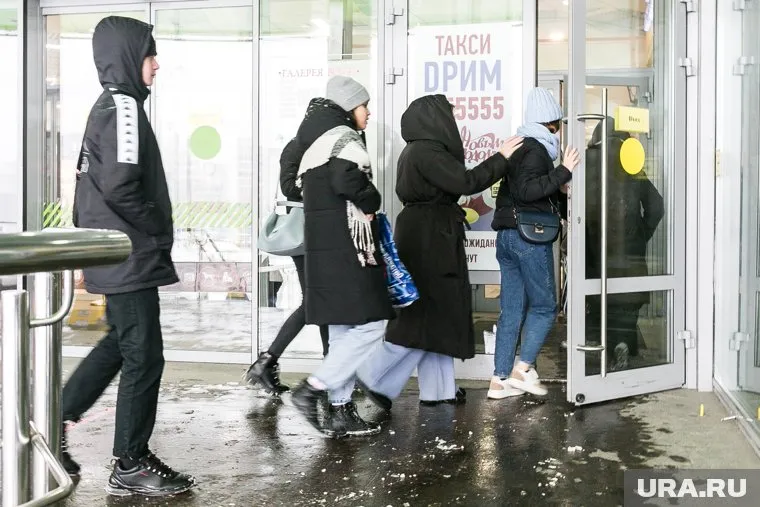 Губернатор ХМАО Наталья Комарова продлила запрет на посещение ТЦ детьми без взрослых