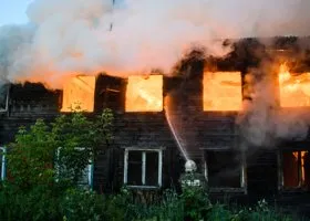 В ЯНАО загорелась гостиница